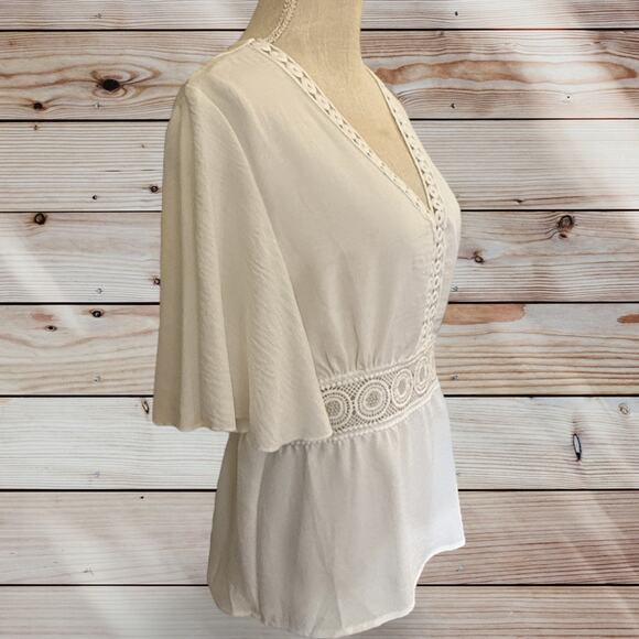 Women's Shein Sz Lg (fits Medium) White Empire Waist Flutter Sleeve Top - Picture 3 of 5